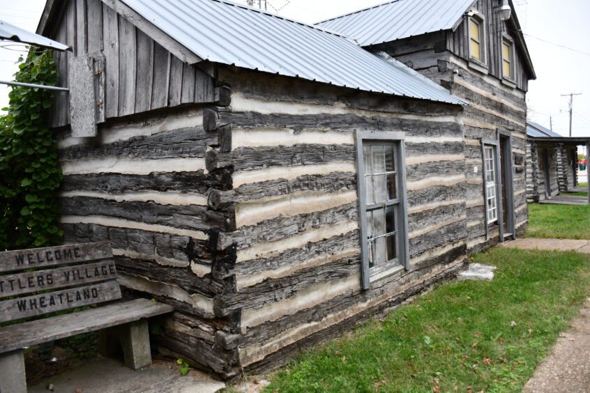 Old log cabin in Wheatland Missouri